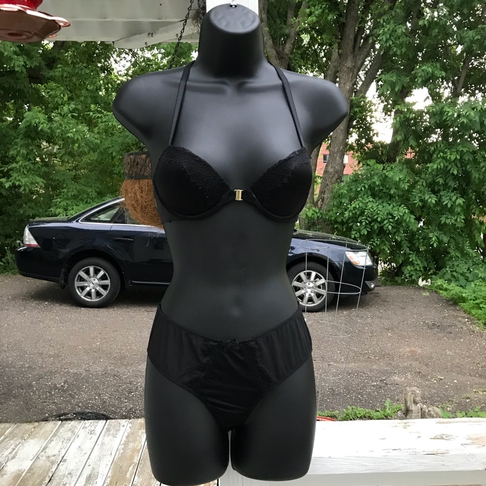NWOT Journelle Black bra and panty set 32B/ Small